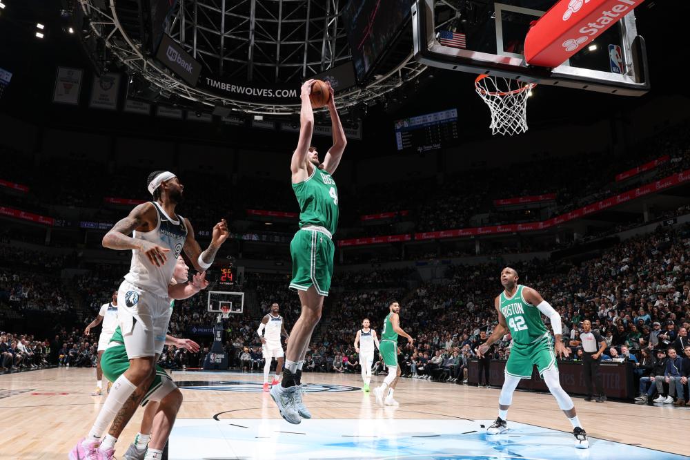 与球员紧紧 与球员紧紧